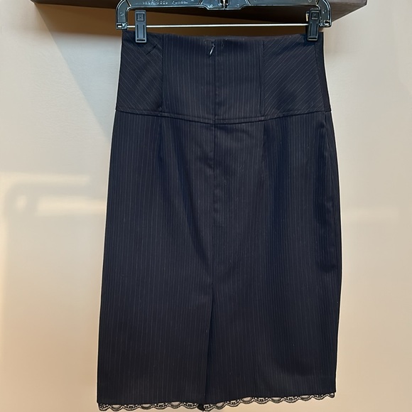 Express:Pinstripe Stretch Pencil Skirt 3/4 w/Black Lace Detail.15% off 2+ bundle - Picture 4 of 5